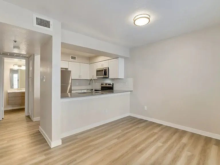 Rayside Residences — Photo 7