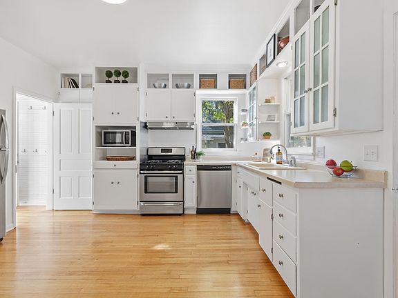 4th image of 627 5th St NW