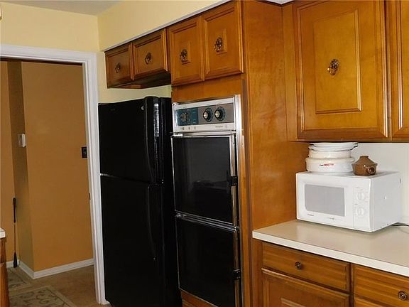 4th image of 20 Fruitland Dr