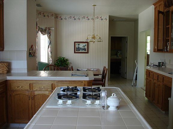 Kitchen & Nook 25X12