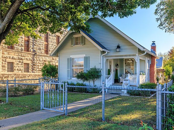 4th image of 119 W San Antonio St