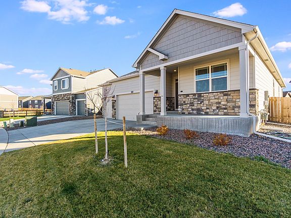3rd image of 829 Charlton Dr