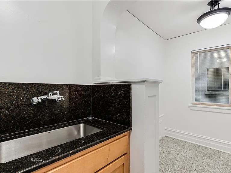 Palace Court Apartments — Photo 16