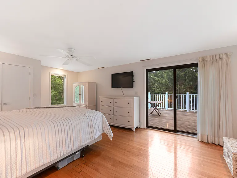 122 Lynn Ave — Photo 10