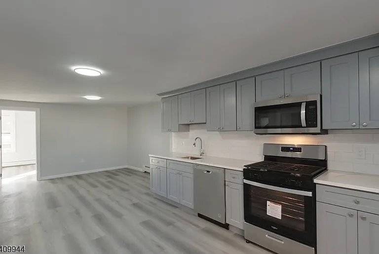 130 S 1st St #4 — Photo 6