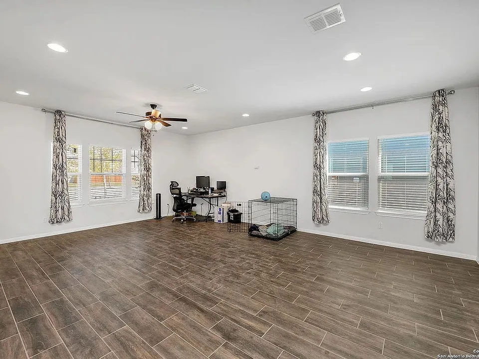 1121 Esplanade Pkwy