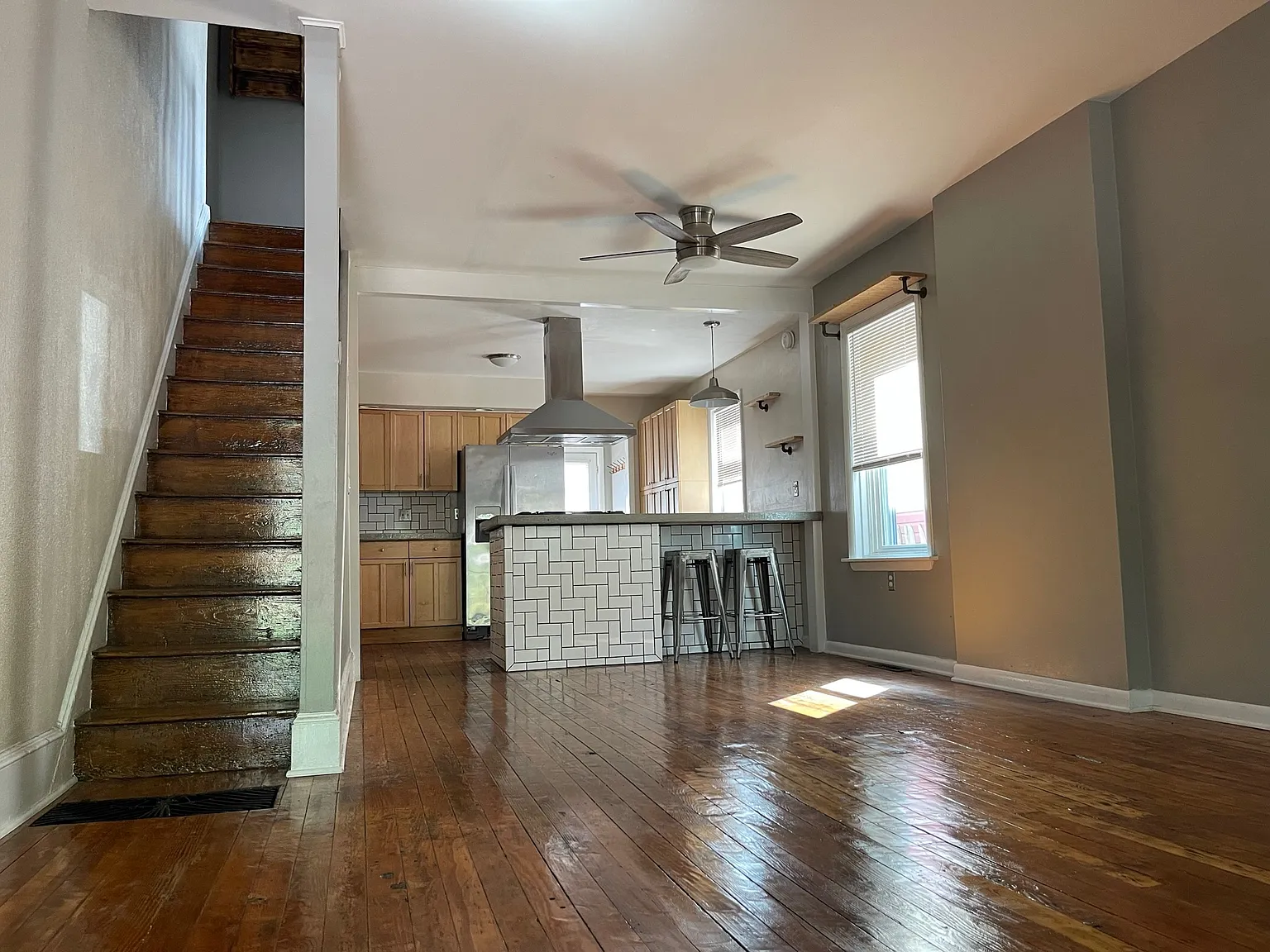 3 bed, 1.5 bath, 1092 sqft, $3,000 — Photo 1