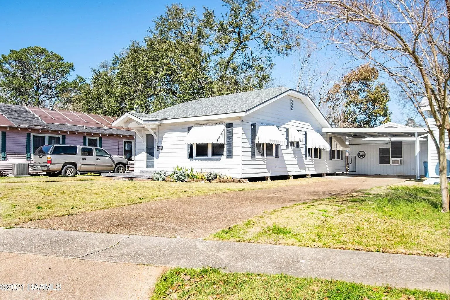422 Cedar Crest Ct — Photo 1