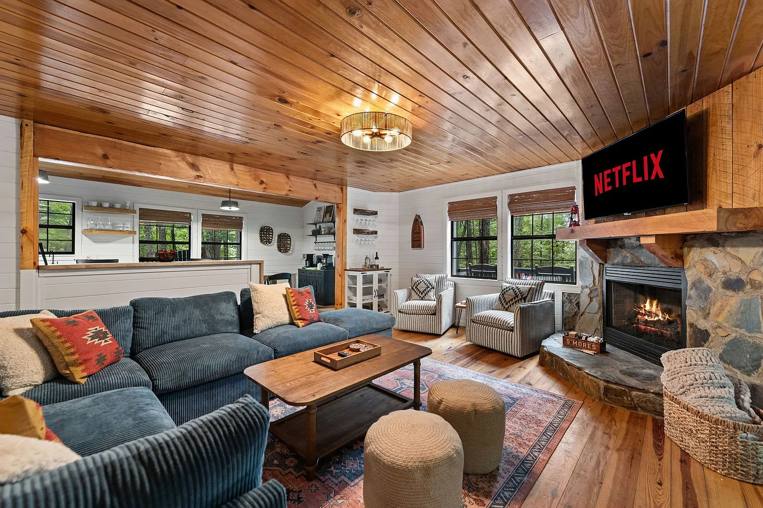 5 bed, 2.0 bath, $10,584 — Photo 2