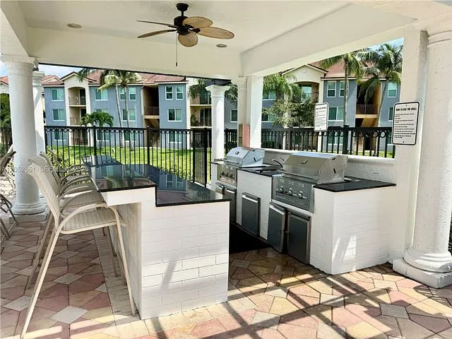 1020 Villa Ln — Photo 9