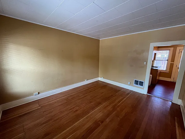 310 Harriman #8 — Photo 4