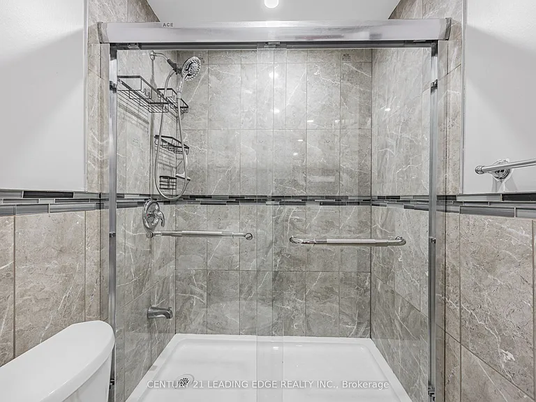 98 Erskine Dr #LOWER — Photo 23