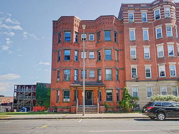 2nd image of 456 Maple St