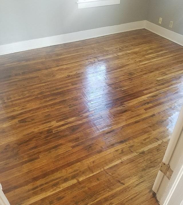 2nd image of 902 C St APT 2