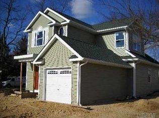 23 Granny Rd, Farmingville, NY 11738