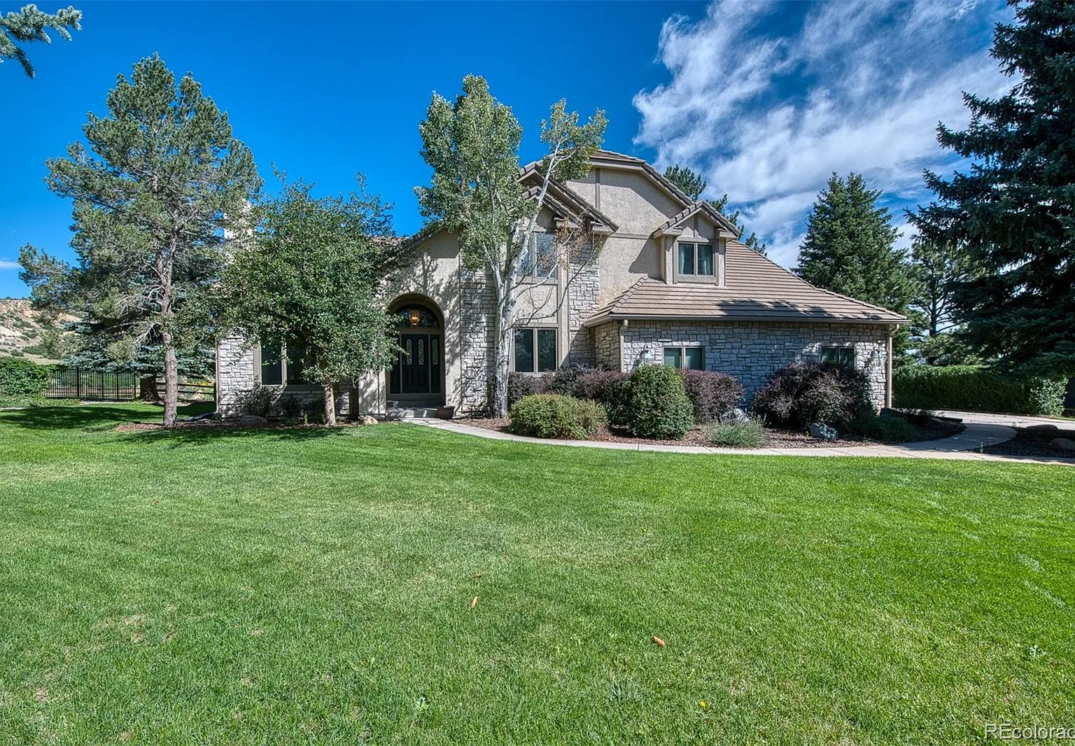 5 bed, 3.5 bath, 4823 sqft, $7,500 — Photo 3