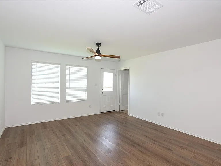 548 Rancho Del Cielo Loop — Photo 13