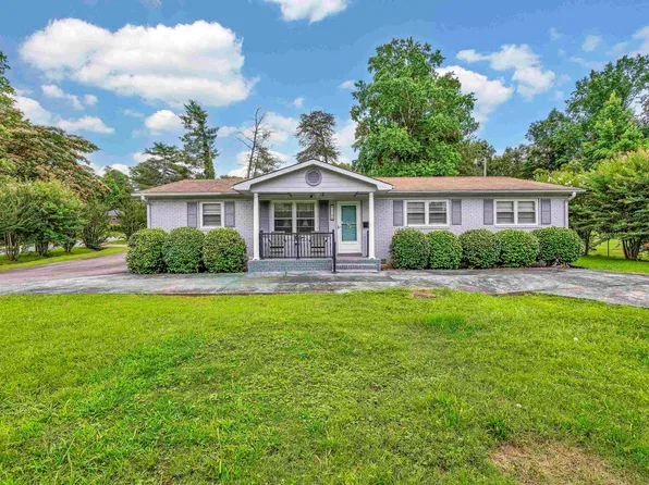 2705 Cedar Springs Dr, Spartanburg, SC 29302