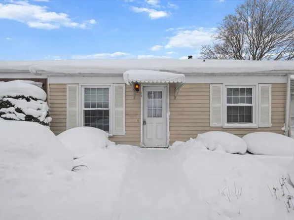 7763 Coachman Ln, Jenison, MI 49428