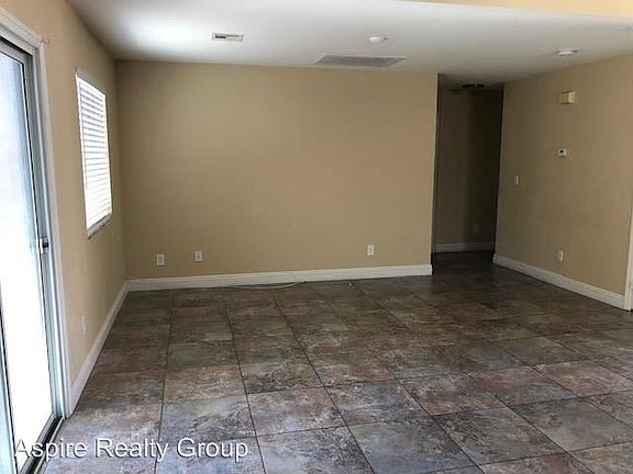 4th image of 2913 Fern Crest Ave