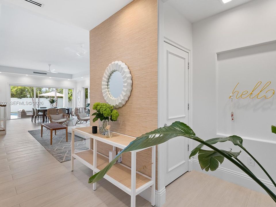 1st image of 5 Coconut Ln