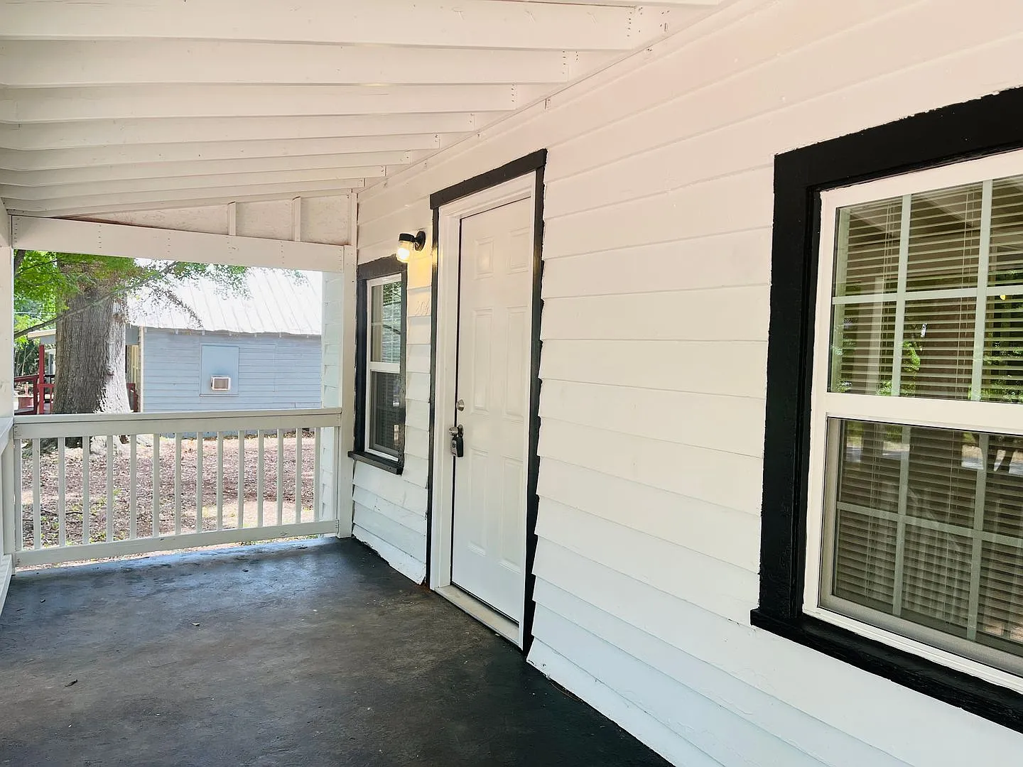 WOW! Newly renovated 2 bedroom, 1 bathroom property, minutes from Downtown Lagrange! Must See — Photo 3