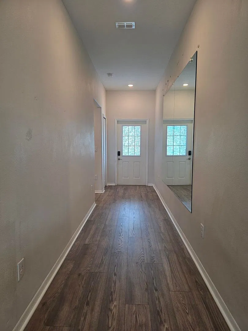 Beautiful 3-Bedroom, 2-Bathroom Home in Lakeland — Photo 4