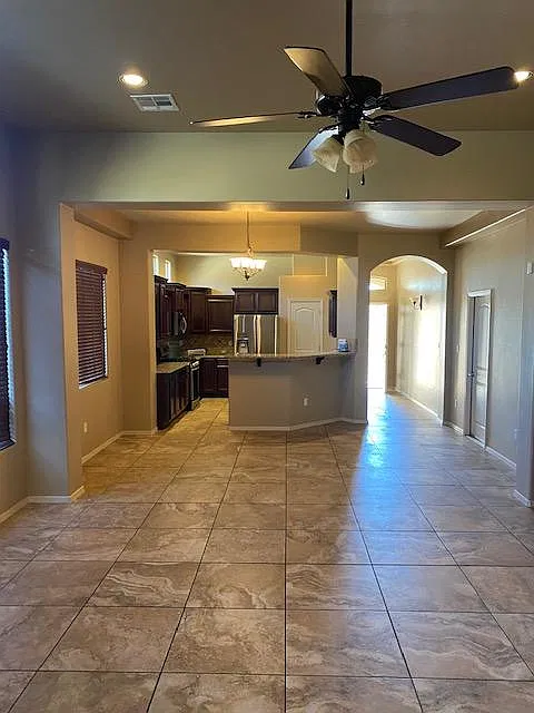 4 bed, 1858 sqft, $2,100 — Photo 3