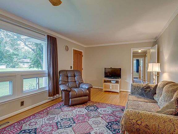 4th image of 2629 Western Hills Dr