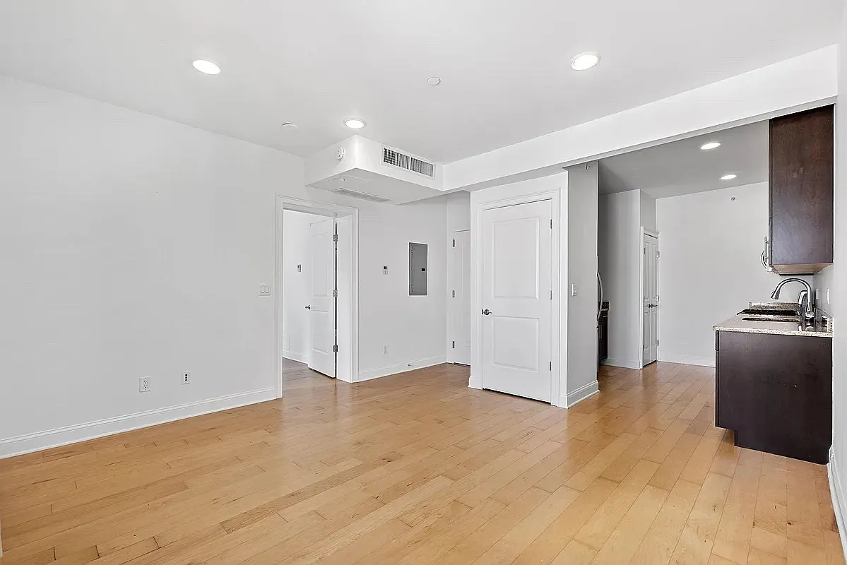 1 bed, 567 sqft, $3,300 — Photo 4