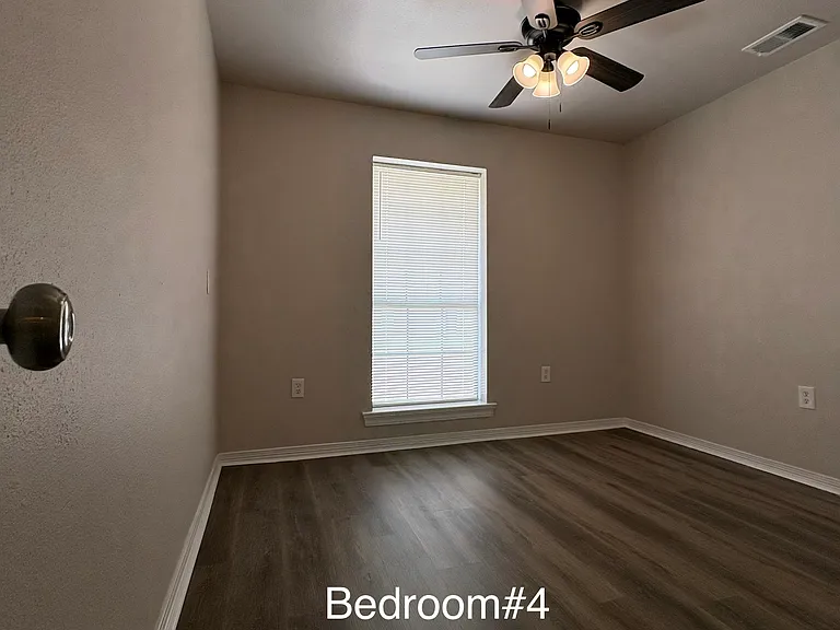204 James Ct — Photo 26