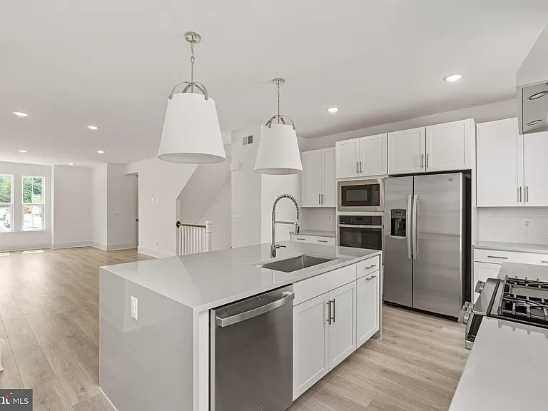 9207 Forkleaf Oak Dr — Photo 18