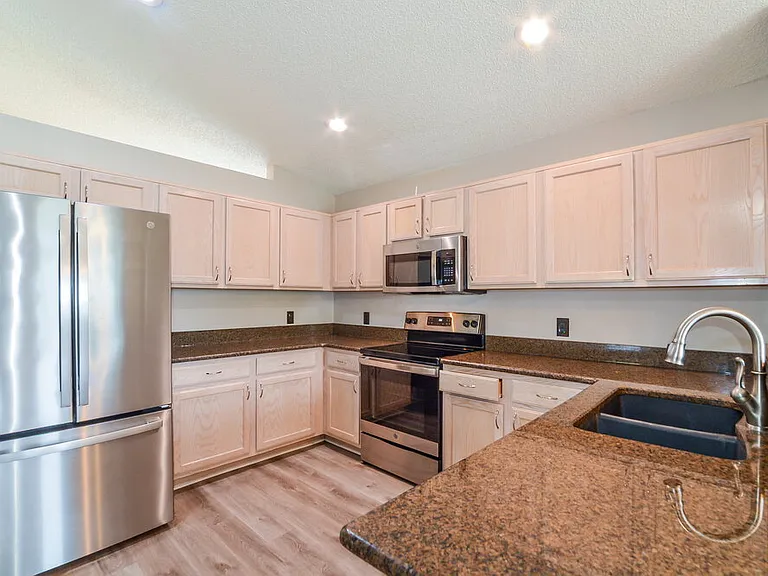1876 Olivia Cir — Photo 6