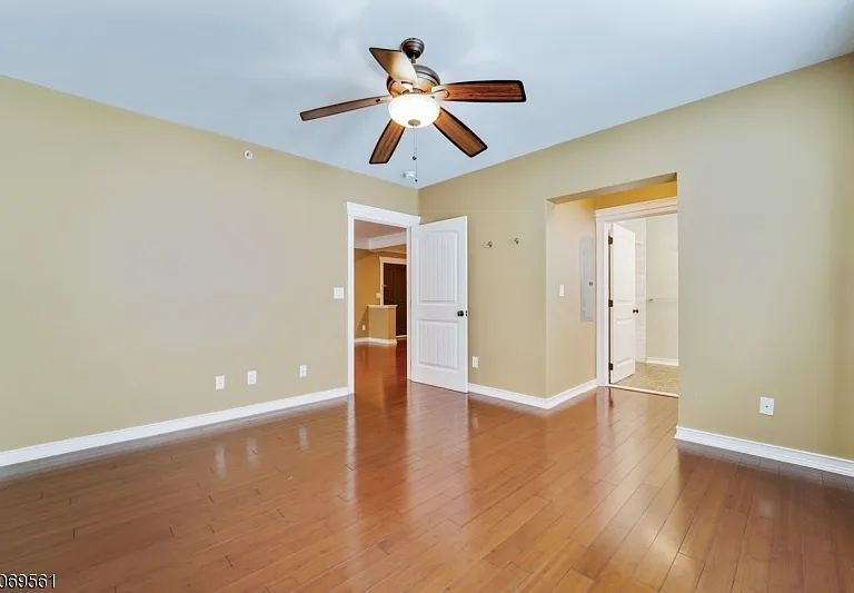 10-12 Elmer St #J — Photo 10