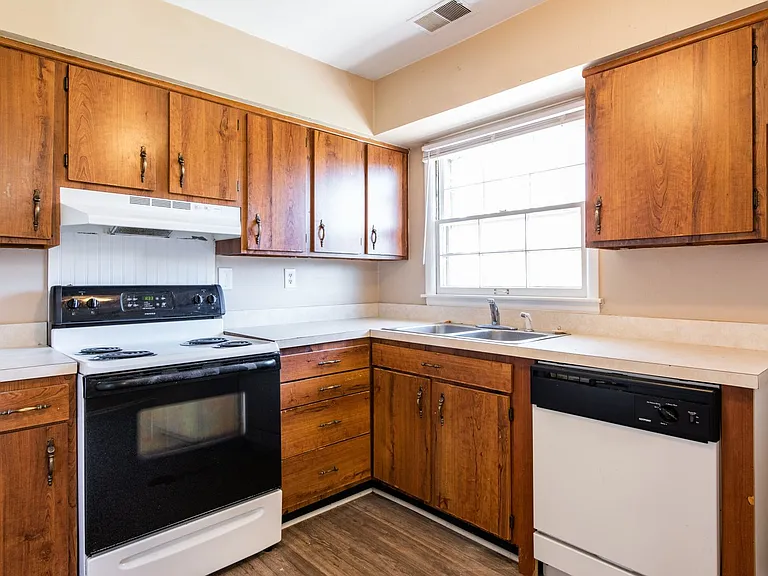 3503 Medford Ct — Photo 7