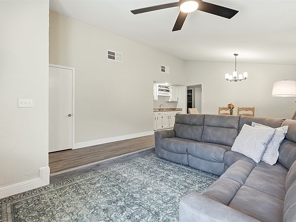 5th image of 3917 Windflower Ln