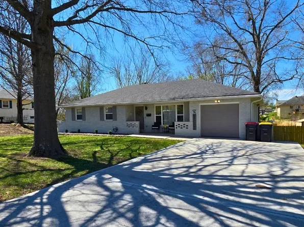 102 Garden Ln, Excelsior Springs, MO 64024