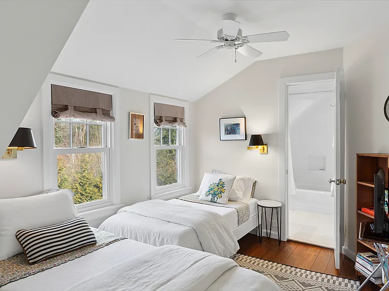 393 Hill St — Photo 11