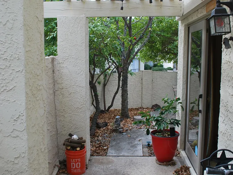 1802 E Frier Dr #1 — Photo 18