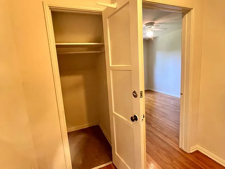Cozy 1 & 2 bedroom in Beverlywood — Photo 12