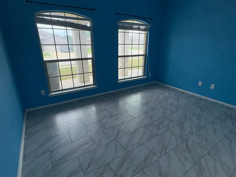104 Christopher Dr — Photo 2