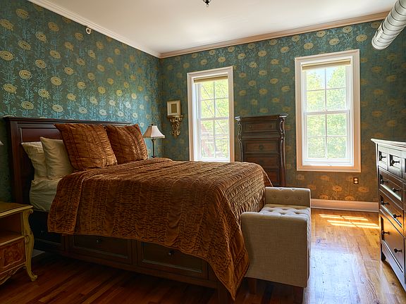 2nd image of 206 6th St APT 3L