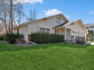 733 12th Ave N, Clinton, IA 52732
