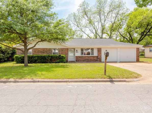 809 Timberhill Dr, Hurst, TX 76053