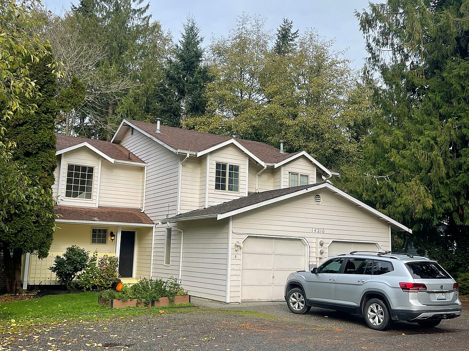 Duplex with plenty of parking down a long driveway off the road