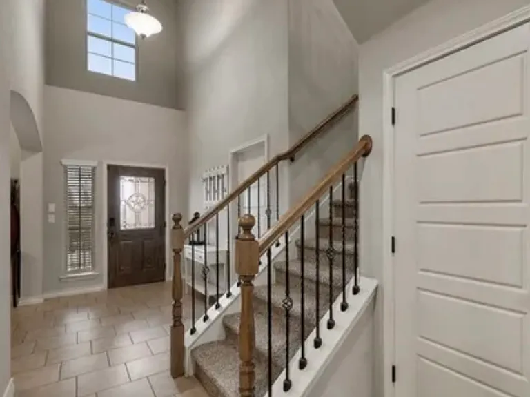 512 Saddle House — Photo 2
