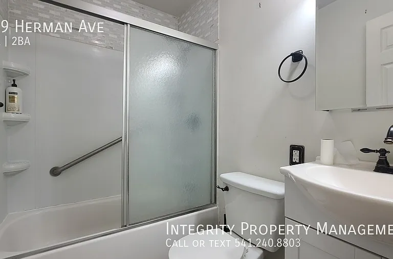 659 Herman Ave — Photo 7