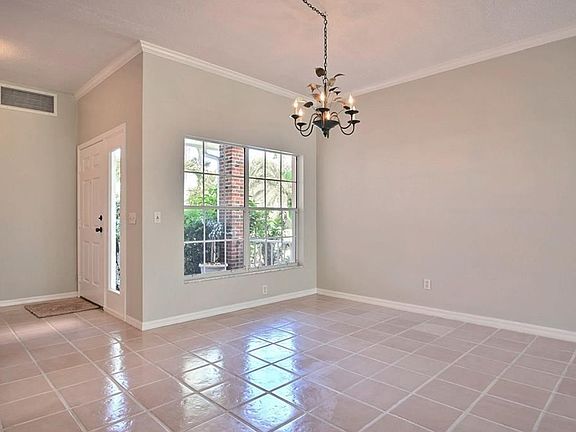 5th image of 219E Park Shores Cir