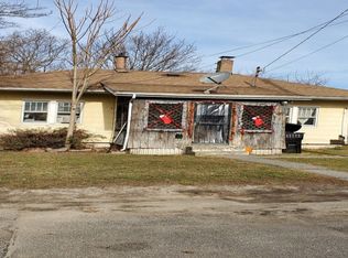 19 Lockwood Rd, Bay Shore, NY 11706