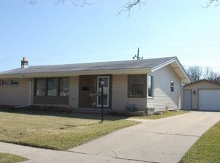 6133 Middleton Ct S, Greendale, WI 53129